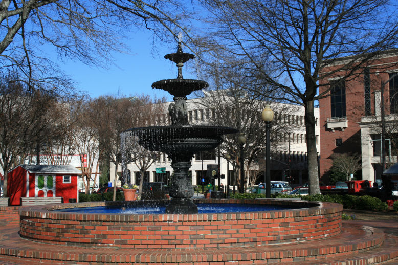 The main square in Marietta. Credit: Ken Cook, Flickr.